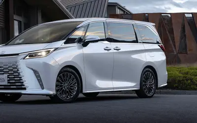 Lexus LM 350h