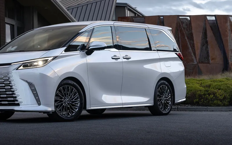 Lexus LM 350h exterior
