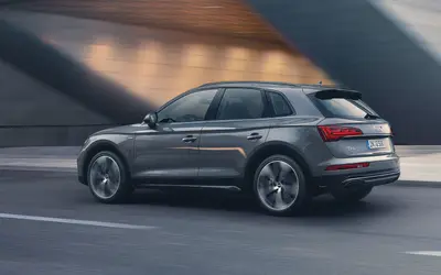 Audi Q5 side view on the move