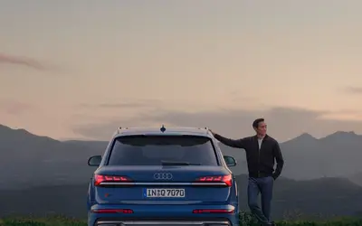 Audi Q7 straight rear view