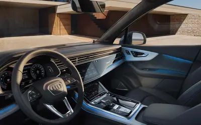 Audi Q7 dashboard and steering wheel
