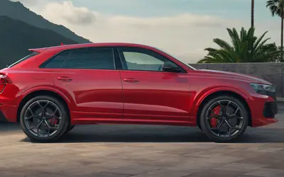Audi RS Q8 performance side profile