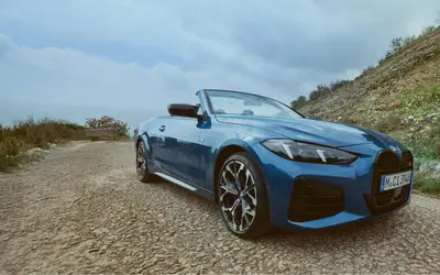BMW M440i xDrive Convertible front three-quarter view with the roof down