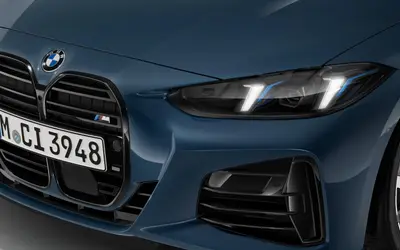 BMW M440i xDrive Convertible front grille and adaptive LED headlights