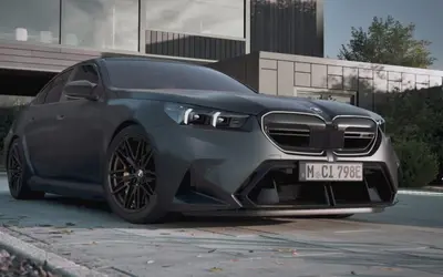 BMW M5 front three-quarter static view