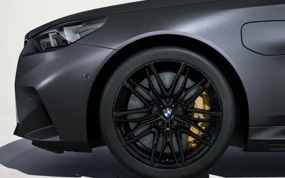 BMW M5 M light-alloy wheel and brake caliper