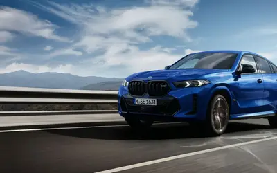 BMW X6 front three-quarter view on the move