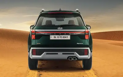 Hyundai Alcazar rear view in green