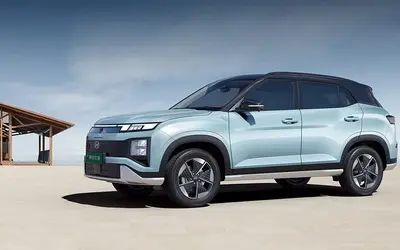 Hyundai Creta Electric front three-quarter view with dual-tone roof