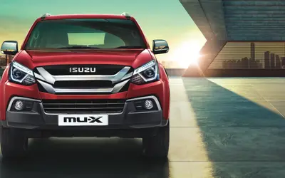 Isuzu mu-X front view showing the grille and LED headlamps in red