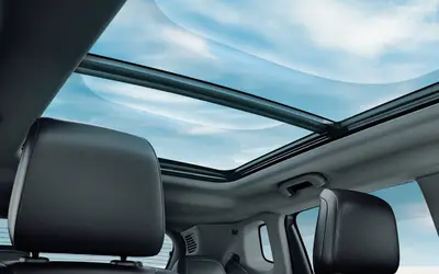 Jeep Compass interior view of the front seats under the panoramic sunroof