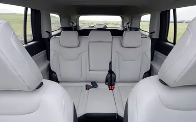 Jeep Meridian interior view of the second and third row seats