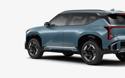 Kia Seltos rear three-quarter view in Frost Blue