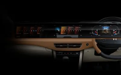 Mahindra XUV 7XO coast-to-coast 31.2 cm HD triple-screen dashboard panorama