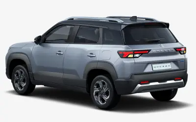 Maruti Brezza rear three-quarter view in Splendid silver + Bluish black