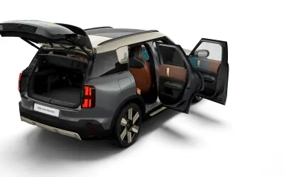 MINI Countryman Electric studio view with the doors and tailgate open