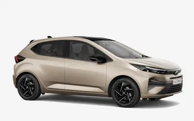 Tata Altroz front three-quarter view from the passenger side in Dune Glow