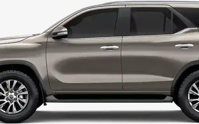 Toyota Fortuner side profile in bronze