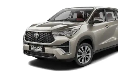 Toyota Innova Hycross front three-quarter view in Avant Garde Bronze