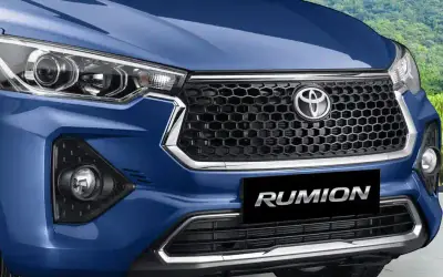 Toyota Rumion front grille and headlamp close-up in blue