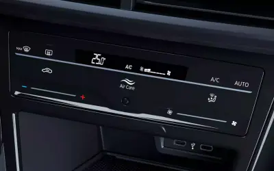 Volkswagen Virtus interior - Climatronic touch climate control panel with Air Care and USB-C ports