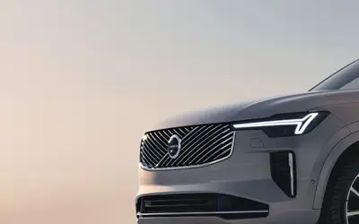 Close-up of the Volvo XC90 front end with the Thor's hammer headlight